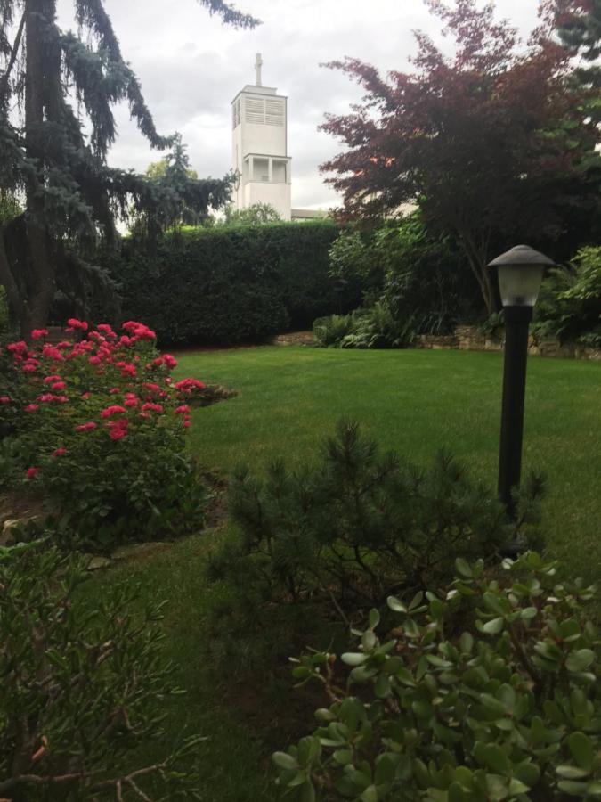 Blue Apartment In Beautiful English Style Garden With Atmosphere Πράγα Εξωτερικό φωτογραφία