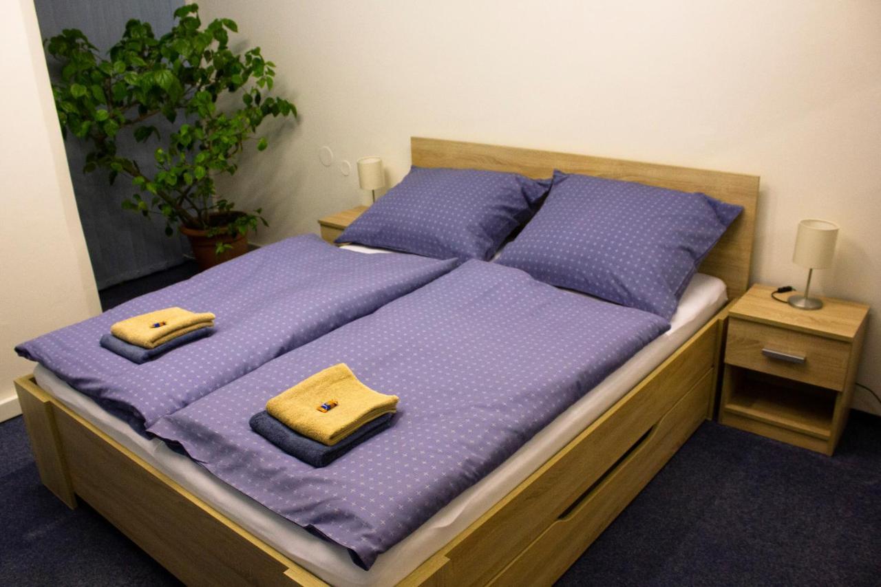 Blue Apartment In Beautiful English Style Garden With Atmosphere Πράγα Εξωτερικό φωτογραφία