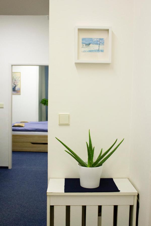 Blue Apartment In Beautiful English Style Garden With Atmosphere Πράγα Εξωτερικό φωτογραφία