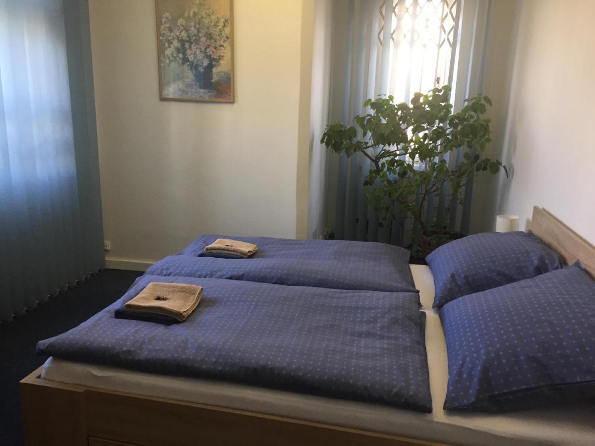 Blue Apartment In Beautiful English Style Garden With Atmosphere Πράγα Εξωτερικό φωτογραφία