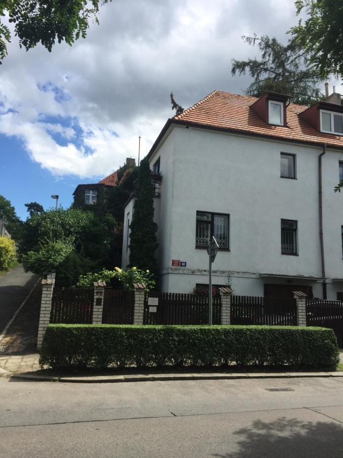 Blue Apartment In Beautiful English Style Garden With Atmosphere Πράγα Εξωτερικό φωτογραφία